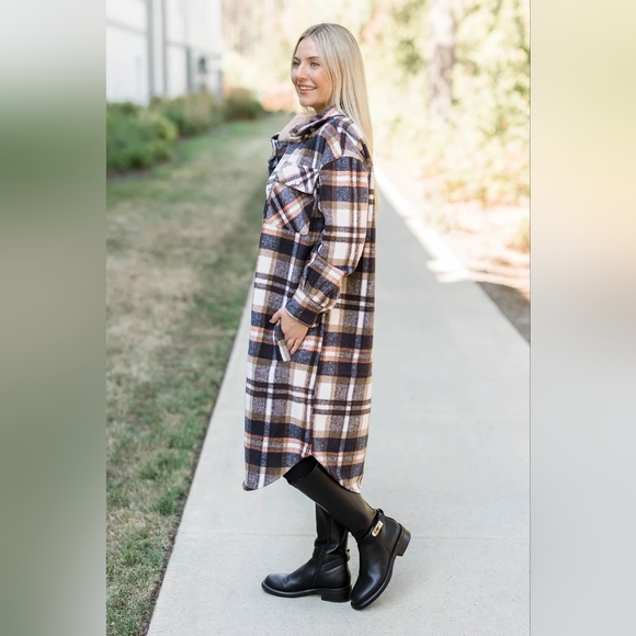 Fornia Shacket - Picture 4 of 6